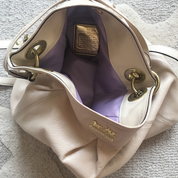 Coach Leather Bucket Bag in Ivory with 2 Straps - Picture 3 of 8